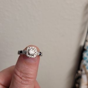 SOLD........VERA WANG - Love Collection Ring